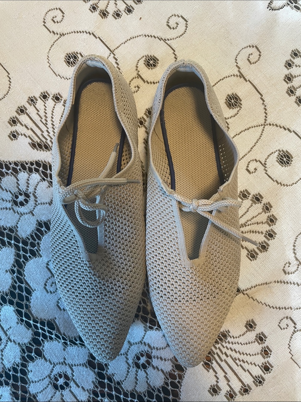 Frank Mully Knit Pointed-Toe V Cut Split Vamp Tie Flats in Taupe